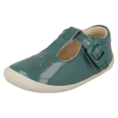 Girls Clarks Cut Out Detailed Shoes Roamer Star
