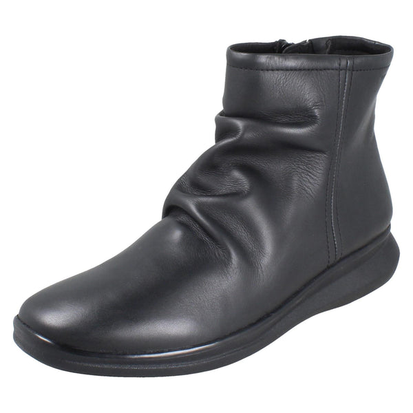 Ladies Clarks Ankle Boots Lynell Park