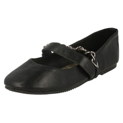 Girls Cutie Flat Shoe With Bar Chain H2198