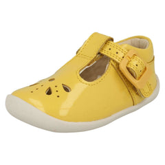 Girls Clarks Cut Out Detailed Shoes Roamer Star