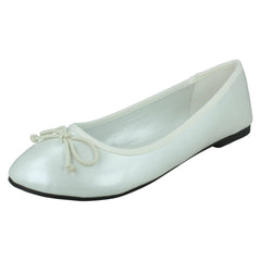 Ladies Spot On Ballerinas With Small Bow Detail F80397